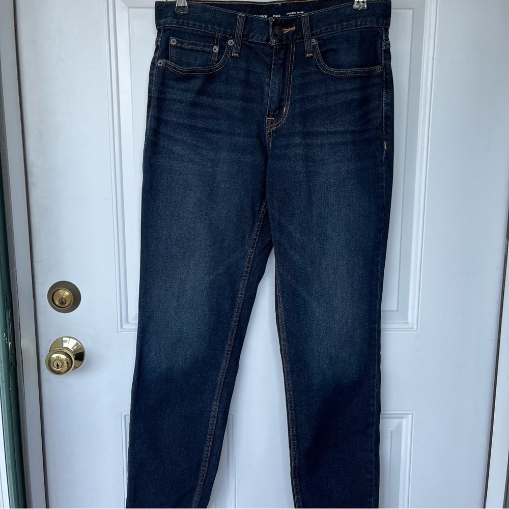 •Old Navy• NWOT Athletic Taper Built-In Flex Jeans - Size 31